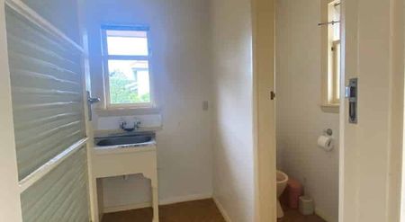 Large student accommodation - Photo 4