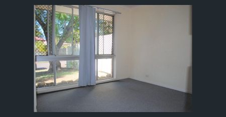 Comfortable living close to everyday amenities - Photo 4