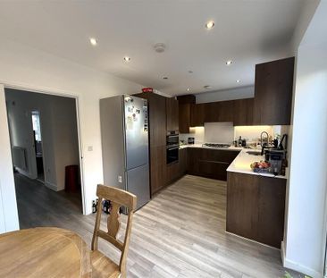 4 bedroom detached house to rent - Photo 6