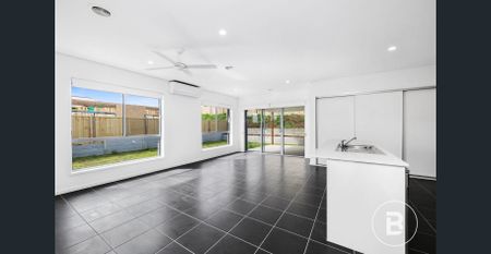 OPEN & BRIGHT 4 BEDROOM HOME - Photo 4