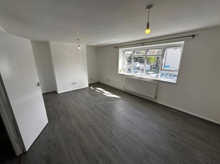 St Edmunds Road, London - Photo 3