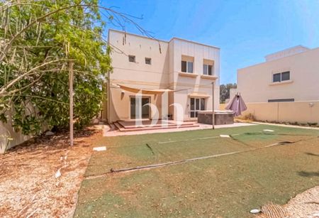 4 Bedrooms | Well Maintained | Vacant Now - Photo 3