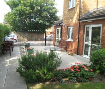 1 bedroom retirement property to rent - Photo 6