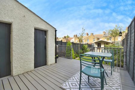 3 bedroom terraced house to rent - Photo 2