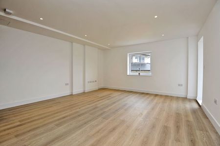 Flambard Way, Godalming, Surrey, GU7 - Photo 2