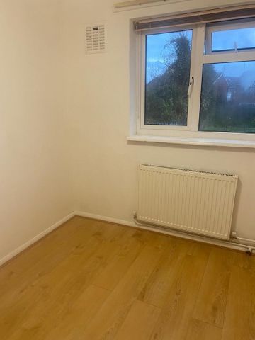 3 bedroom flat to rent - Photo 5