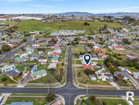 17 Adina Place, East Devonport TAS 7310 - House For Rent - $470 | Domain - Photo 4