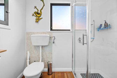 Charming Two Bedroom - Photo 4