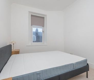 Top Floor, 46 Balmoral Place, AB10 6HP, Aberdeen - Photo 2