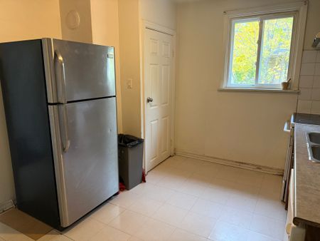 For Lease - 4075 Lawrence Avenue, Toronto, Ontario - Photo 3