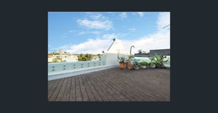 Prime inner-city location with excellent transport links - Photo 5