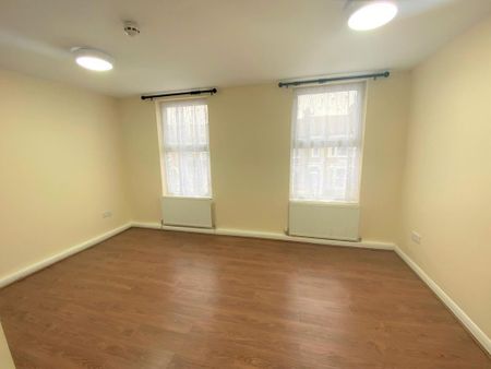 4 bedroom terraced house to rent - Photo 3