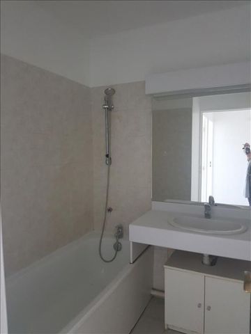 Appartement 3 pièces 66m2 MARSEILLE 13EME 914 euros - Photo 4