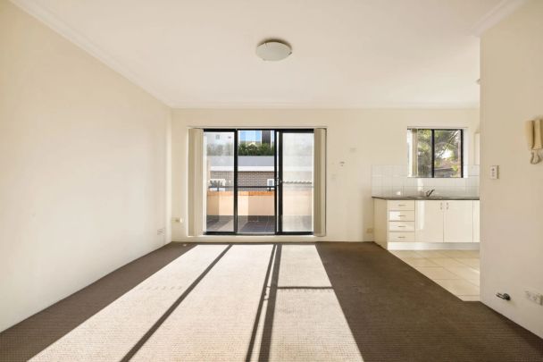 Spacious Top-Floor Apartment with Stunning Views | Dual-Level - Photo 1