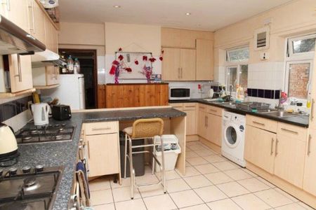1 bedroom in a house share to rent - Photo 3