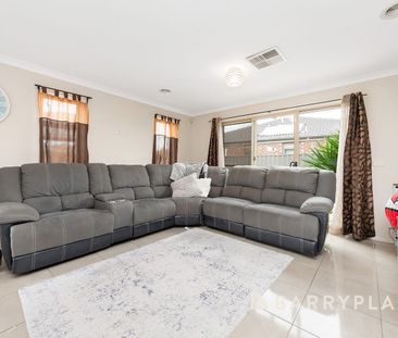 Stylish Family Home in a Prime Werribee Location - Photo 2