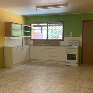 2/114a Waverley Street, Bucasia - Photo 2