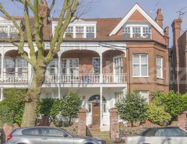 First Floor Two Double Apartment with Open Plan Living on Queens Ave, N10 - Photo 1