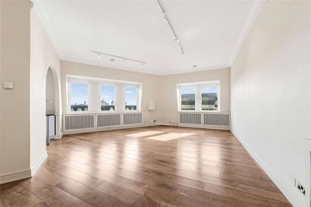 A spacious two bedroom, two bathroom penthouse conversion apartment in the City of London opposite the Tower of London, The Thames and Tower Bridge. - Photo 2