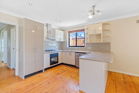 Beautiful 4-Bedroom Home in Center of Holsworthy - Photo 5