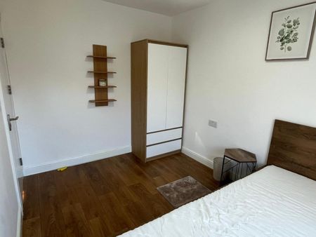 3 bedroom House To Let Total Size: 883 SQ FT - Photo 2