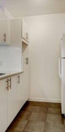 Québec, Charlesbourg, 3 ½ rénové, Idéal Aîné, étudiant, personne seule, Stationnement - Photo 1