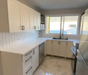 Fully renovated 3 bed - 1 bath main floor in Canora | Edmonton - Photo 1