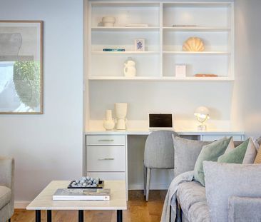 Luxurious Living, 3 Bedroom Townhouse in a Premier Bayside Location - Photo 3