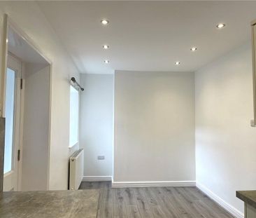 2 bedroom semi-detached house to rent - Photo 3