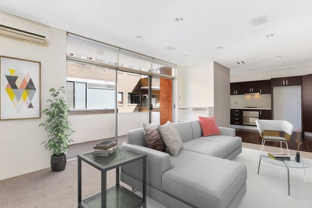 Beautifully Presented Apartment that Ticks all the Boxes - Photo 1