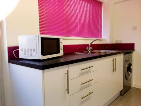 3 Bedrooms 1 bathroom - Photo 5