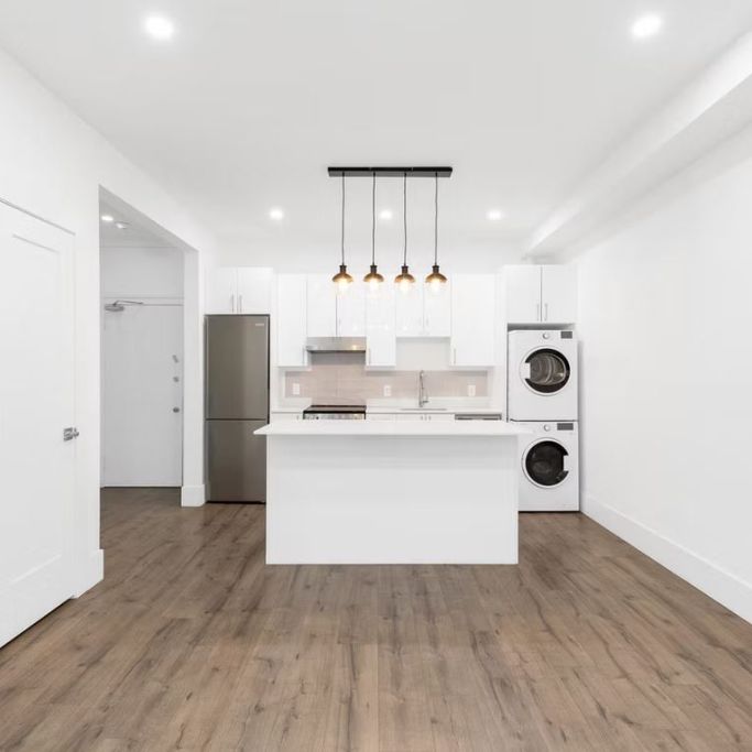 3 1/2 Apartment Near Metro Villa-maria - Photo 1