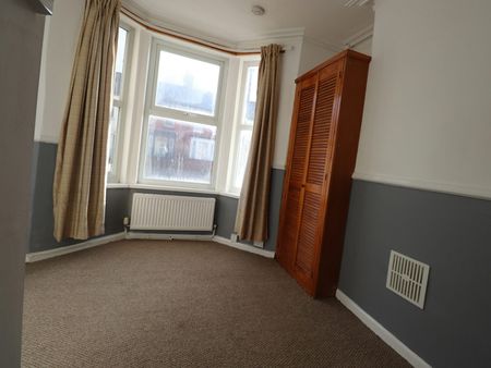 Flat to rent on - Photo 4