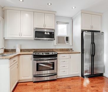 For Lease - 7 Duplex Crescent, Toronto, Ontario - Photo 3