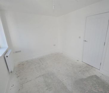 4 bedroom terraced house to rent - Photo 3