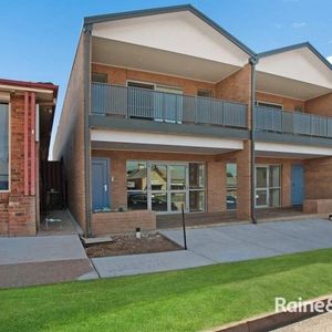 Modern 2 Bedroom Unit - Photo 2