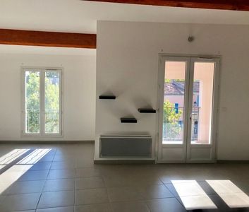 Location Appartement 1 pièce 52m² PUGET VILLE 83390 - Photo 1