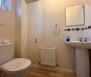 3 bedroom end of terrace house to rent - Photo 2