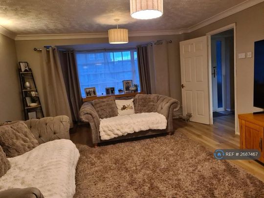 4 bedroom detached house to rent - Photo 1