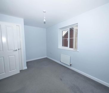 2 bedroom end of terrace house to rent - Photo 4