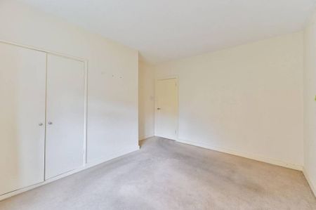 3 bedroom flat to rent - Photo 5