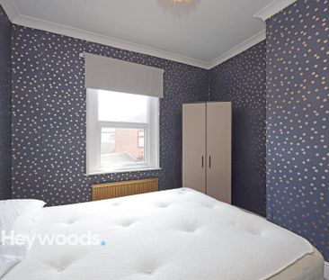 4 bedroom terraced house to rent - Photo 2
