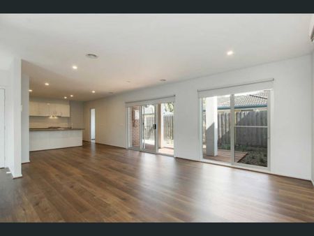 Contemporary two bedroom townhouse - Photo 2