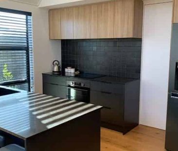 Wanaka Rental with Lake Views - Photo 2