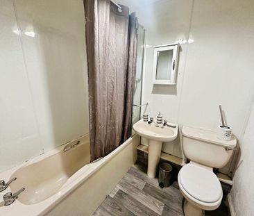 2 bedroom flat to rent - Photo 6