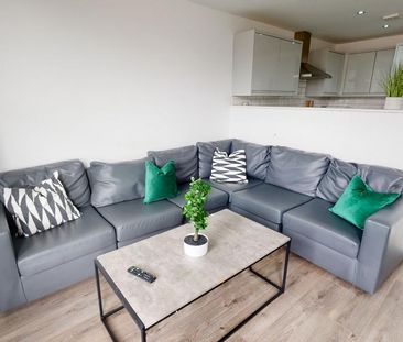 6 bedroom house to rent - Photo 1