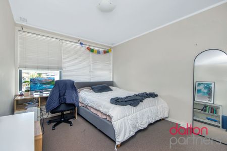 Sunny Apartment 170m from Dixon Park Beach - Photo 5