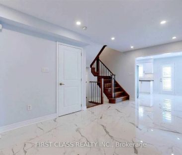 112 REVELSTOKE CRESCENT - Photo 1