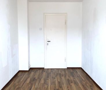 Renovierte helle 3,5-Zimmer-Wohnung mit Balkon und Garten - Foto 1