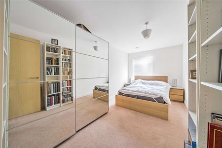 A contemporary ground floor apartment set in a popular development. - Photo 3